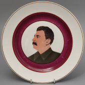 Агитационная фарфоровая тарелка «Иосиф Сталин», фабрика «Красный фарфорист» в Чудово, 1935-37 гг.