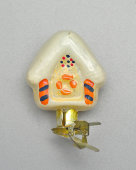 Советская ёлочная игрушка на прищепке «Избушка Коковани» по сказу Павла Бажова «Серебряное копытце», стекло, 1970-е