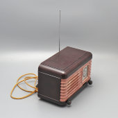 Винтажный советский радиоприемник «Москвич» с FM диапазоном и Bluetooth, Москва, 1949-50 гг.