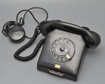 Черный винтажный телефонный аппарат Nordfern W66 в корпусе из бакелита, ГДР, 1960-е