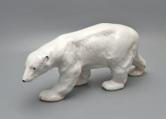 Статуэтка «Белый полярный медведь, идущий», керамика, глазурь, СССР, 1950-60 гг.