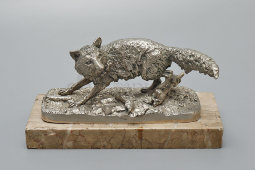 Старинная бронзовая статуэтка лисы, отлитая с повернутыми головой и хвостом, на натуралистической основе, автор P. J. Mene (Пьер Жюль Мене), Франция, кон. 19 в. 